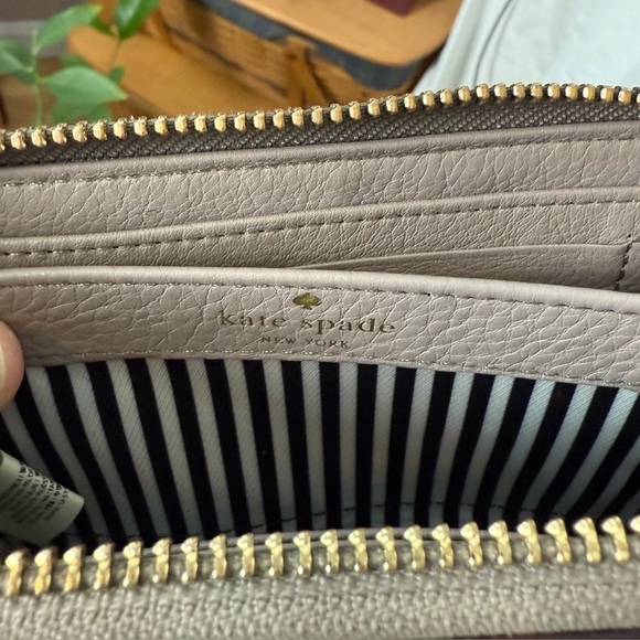 Kate Spade Wristlet Clutch Wallet Gray/Oatmeal - Picture 7 of 8